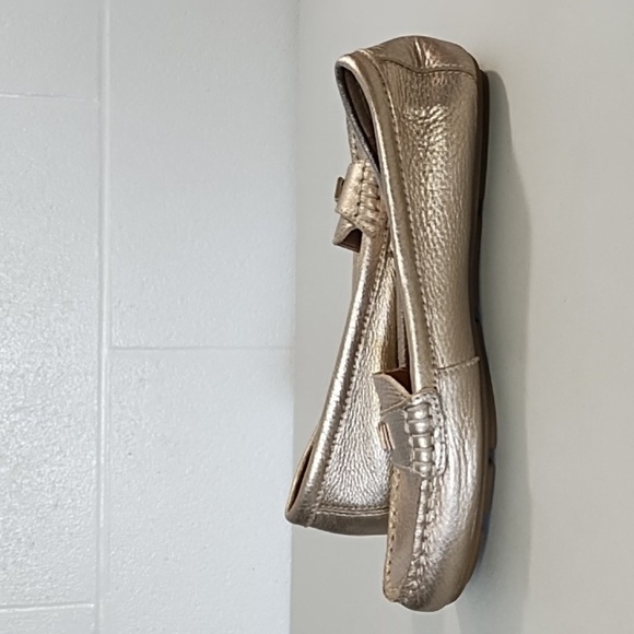 Calvin Klein Gold Pebbled Leather Comfort Loafer Shoe 7.5 Gold Metal Logo Accent - Picture 4 of 12